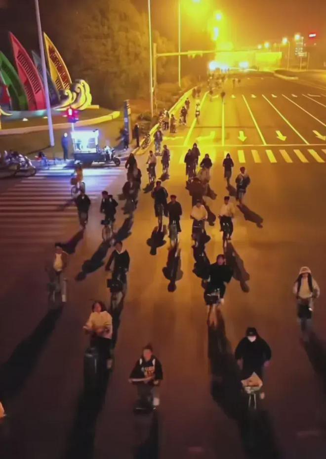 对全国大学生免费开放央妈也来亲自宣传尊龙人生就是博泼天富贵临到开封！景点(图18)